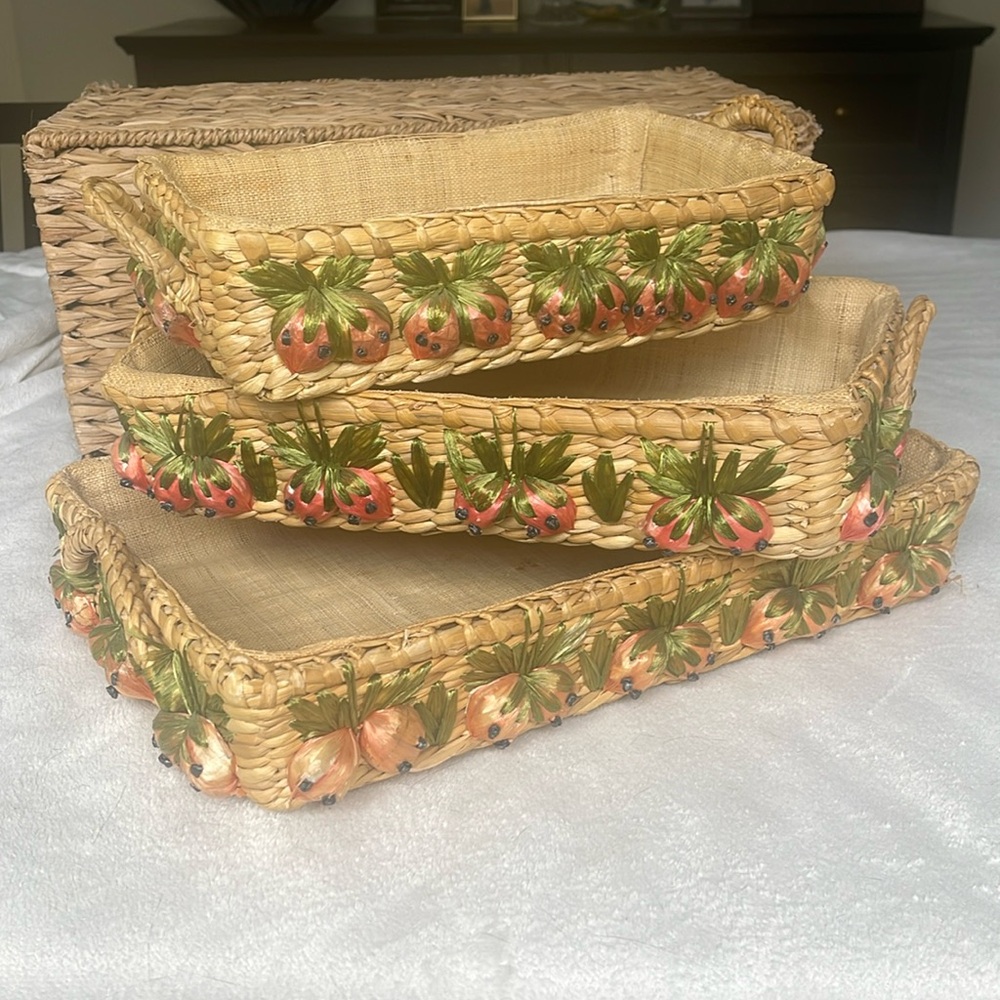 Set 3 Nesting Rectangular Woven Raffia  Serving Baskets Strawberry Design Handle